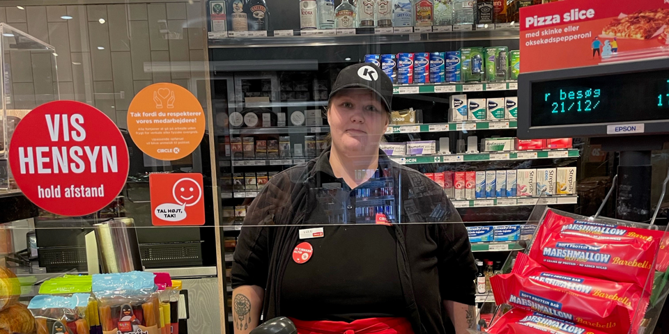 Lulu Ingildsen bag disken ved Circle K